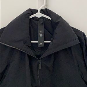 Lululemon windbreaker with zipped hood